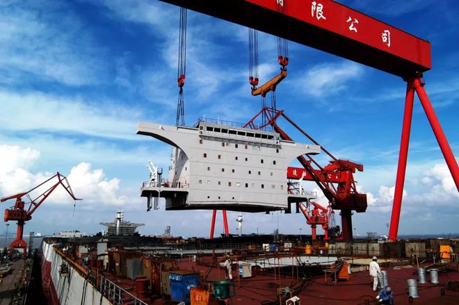 【大量图片】在美国船厂一艘大型油轮是如何建造的？(图13)