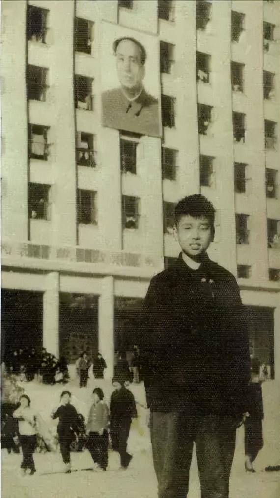 一个连饭都吃不饱的家庭是如何走出4个亿万富翁的？(图4)