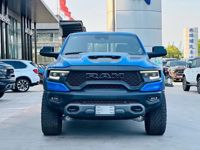 23款道奇公羊霸王龙港口清库存价格下调(图3)