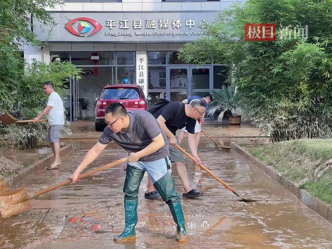 “本台报道本台被淹”平江县融媒体中心已转到酒店办公办公大楼内水已退去(图3)