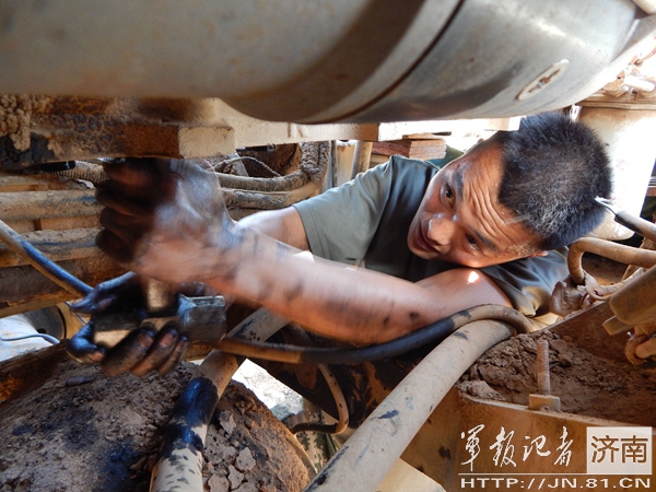 方立栓：苏丹维和战场上的“万能”修理工(图2)