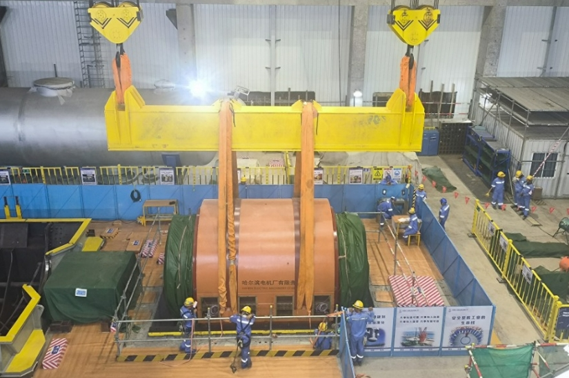 全球首堆!“玲龙一号”吊装就位(图2)