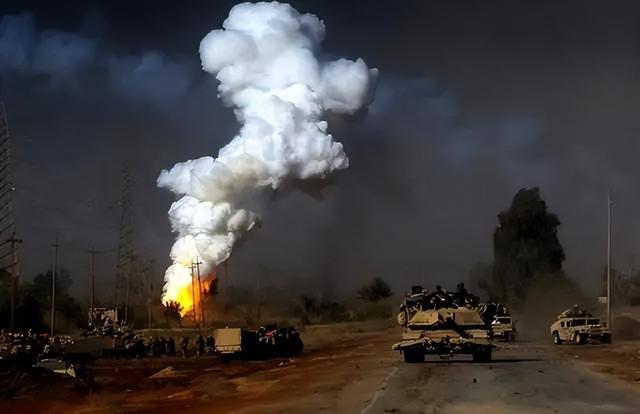 总司令33人在开会11枚导弹炸穿40米地堡当场斩首全员(图4)