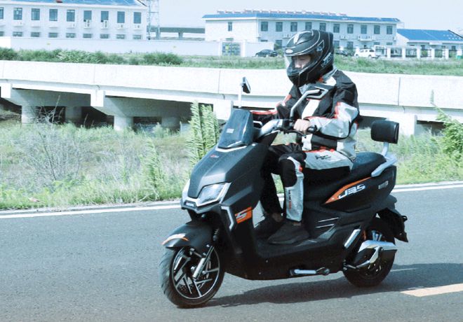 绿源、绿佳、绿驹能都有哪些72V电摩推荐?这3款值得一看!(图2)