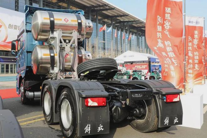 原创|16升解放J7是当之无愧的LNG重卡领袖(图4)