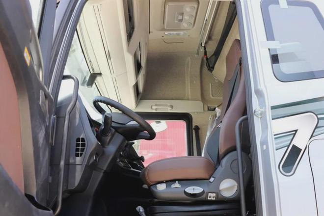 原创|16升解放J7是当之无愧的LNG重卡领袖(图6)