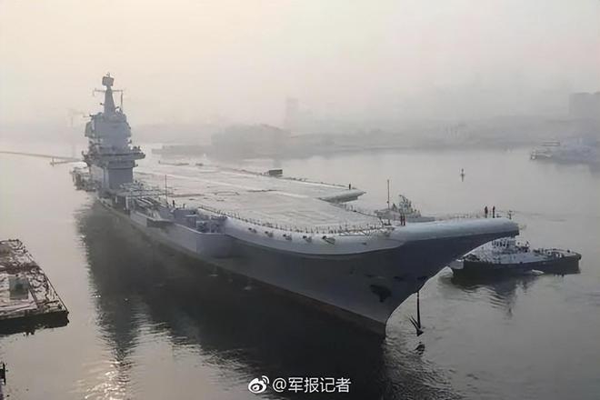 山东舰无类似经历福建舰再度返回船坞整修或将给烟囱增设风帽(图2)