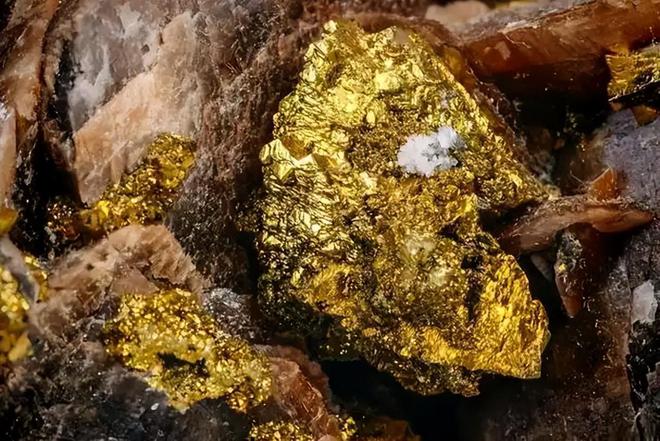 中国发现巨大“宝藏”！10个亿吨级油田超1000亿立方米天然气(图13)