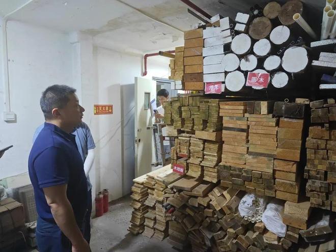 本市房管系统积极落实防御台风“竹节草”各项应急措施全力筑牢安全屏障（一）(图24)