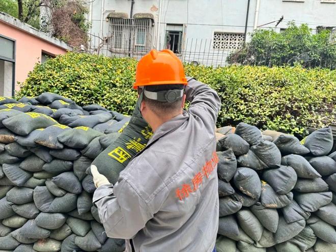 本市房管系统积极落实防御台风“竹节草”各项应急措施全力筑牢安全屏障（一）(图25)