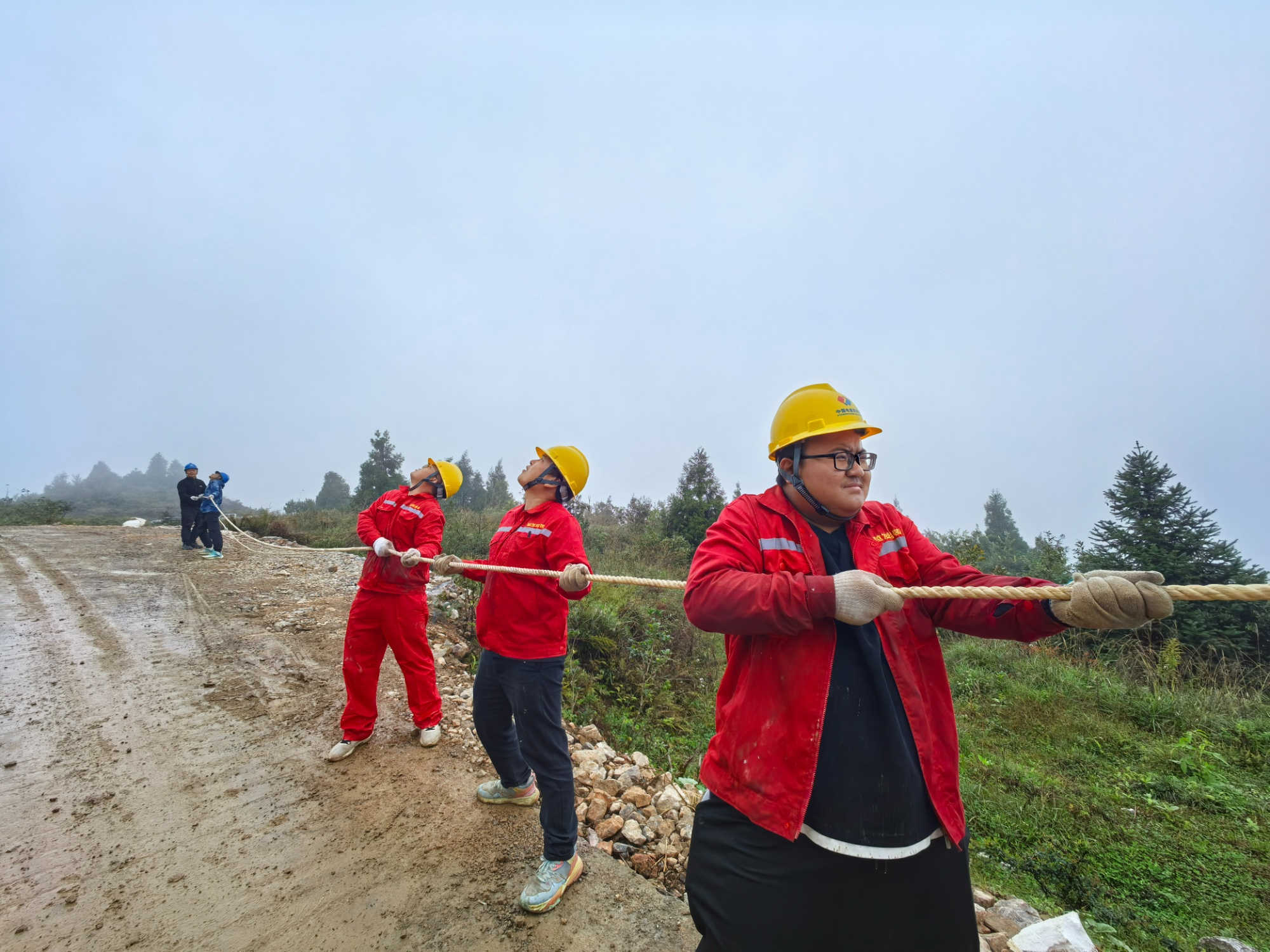 “大风车”来了!贵州务川首台风力发电机顺利组装(图2)