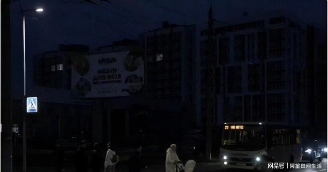 乌克兰遭核打击警告俄军发射13枚“全球禁止”导弹(图5)