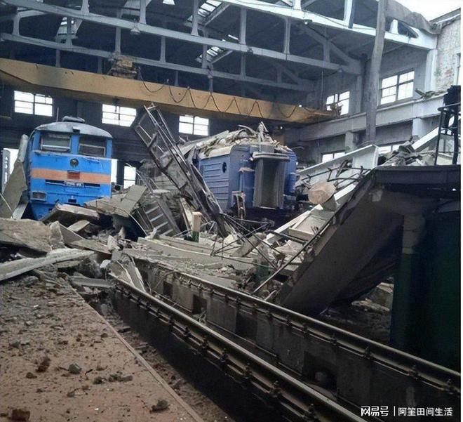 乌克兰遭核打击警告俄军发射13枚“全球禁止”导弹(图7)