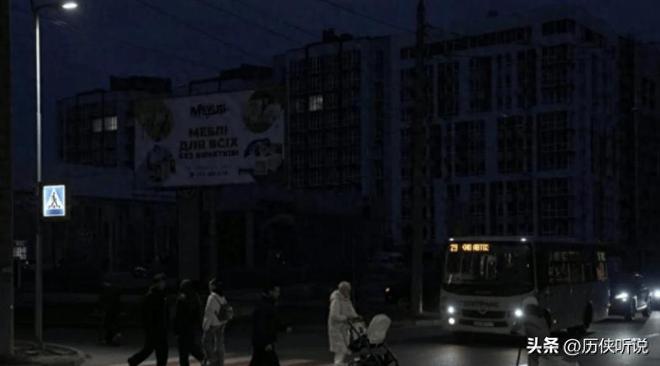 乌克兰全黑了！核打击前最后警告俄军发射13枚“全球禁用”导弹(图1)