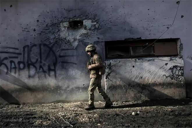 乌克兰全境大停电俄军核打击之前警告发射多枚全球禁止导弹！(图2)