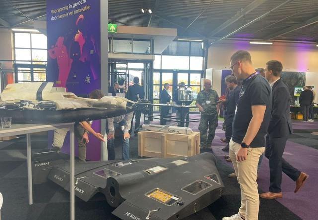 打掉牙往肚子里吞！俄军大轰炸美国强令投降泽连斯基仍在嘴硬(图1)