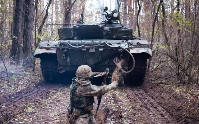 打掉牙往肚子里吞！俄军大轰炸美国强令投降泽连斯基仍在嘴硬(图6)
