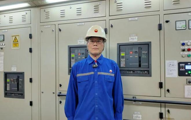 一线铺管船“焕新”维修记(图1)