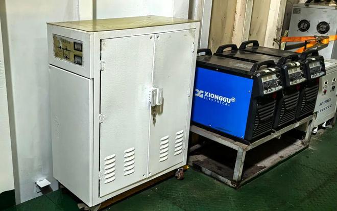 一线铺管船“焕新”维修记(图4)