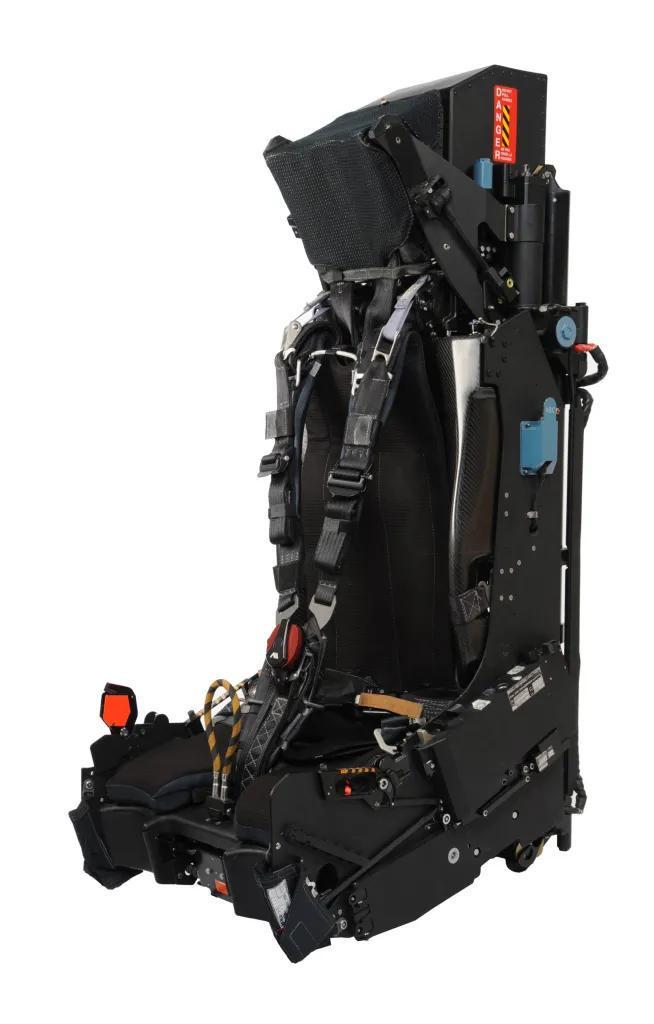 起飞前还在漏油!印度LCA战斗机迪拜坠毁：英国也跟着倒八辈子血霉(图9)