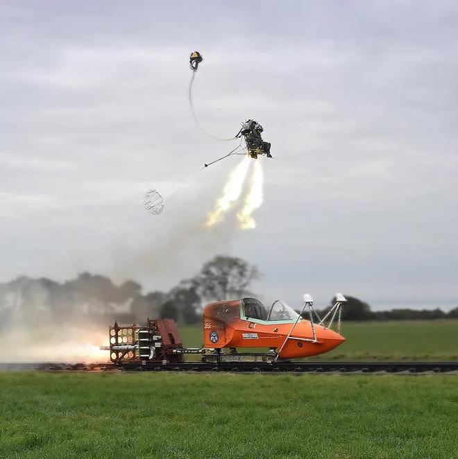 起飞前还在漏油!印度LCA战斗机迪拜坠毁：英国也跟着倒八辈子血霉(图8)