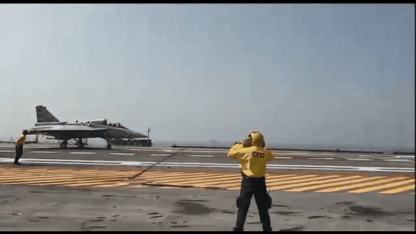 起飞前还在漏油!印度LCA战斗机迪拜坠毁：英国也跟着倒八辈子血霉(图16)