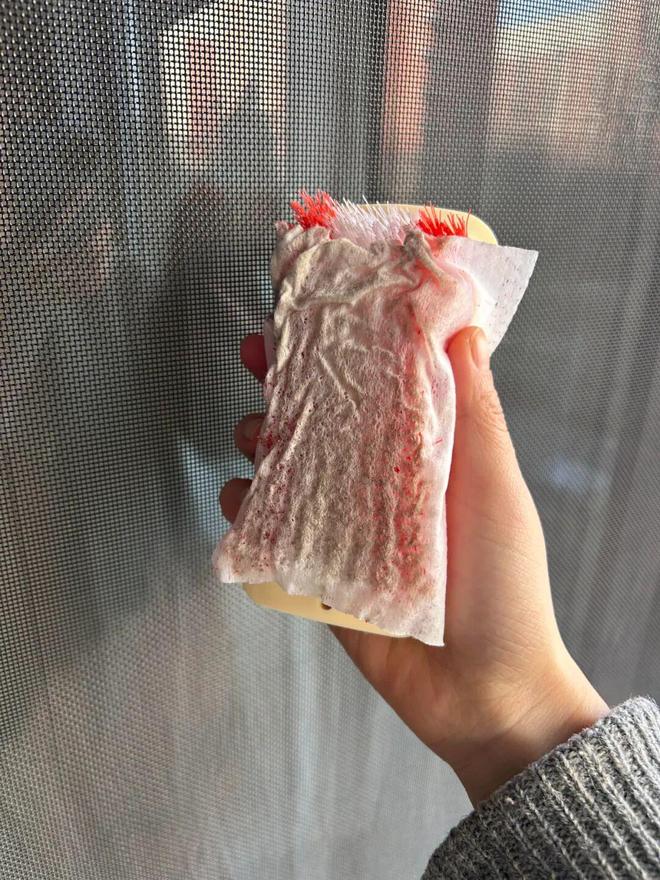 被年轻人的“邪修妙招”惊到了！一分钱不花就解决了生活痛点(图2)