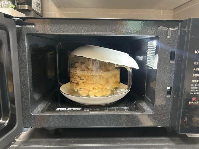 被年轻人的“邪修妙招”惊到了！一分钱不花就解决了生活痛点(图14)