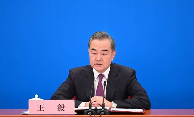 乌外长主动握手王毅普京和特朗普全都没想到：泽连斯基胆这么肥(图7)