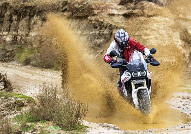 提前锁定2026年最强拉力？杜卡迪新ADV发布(图13)