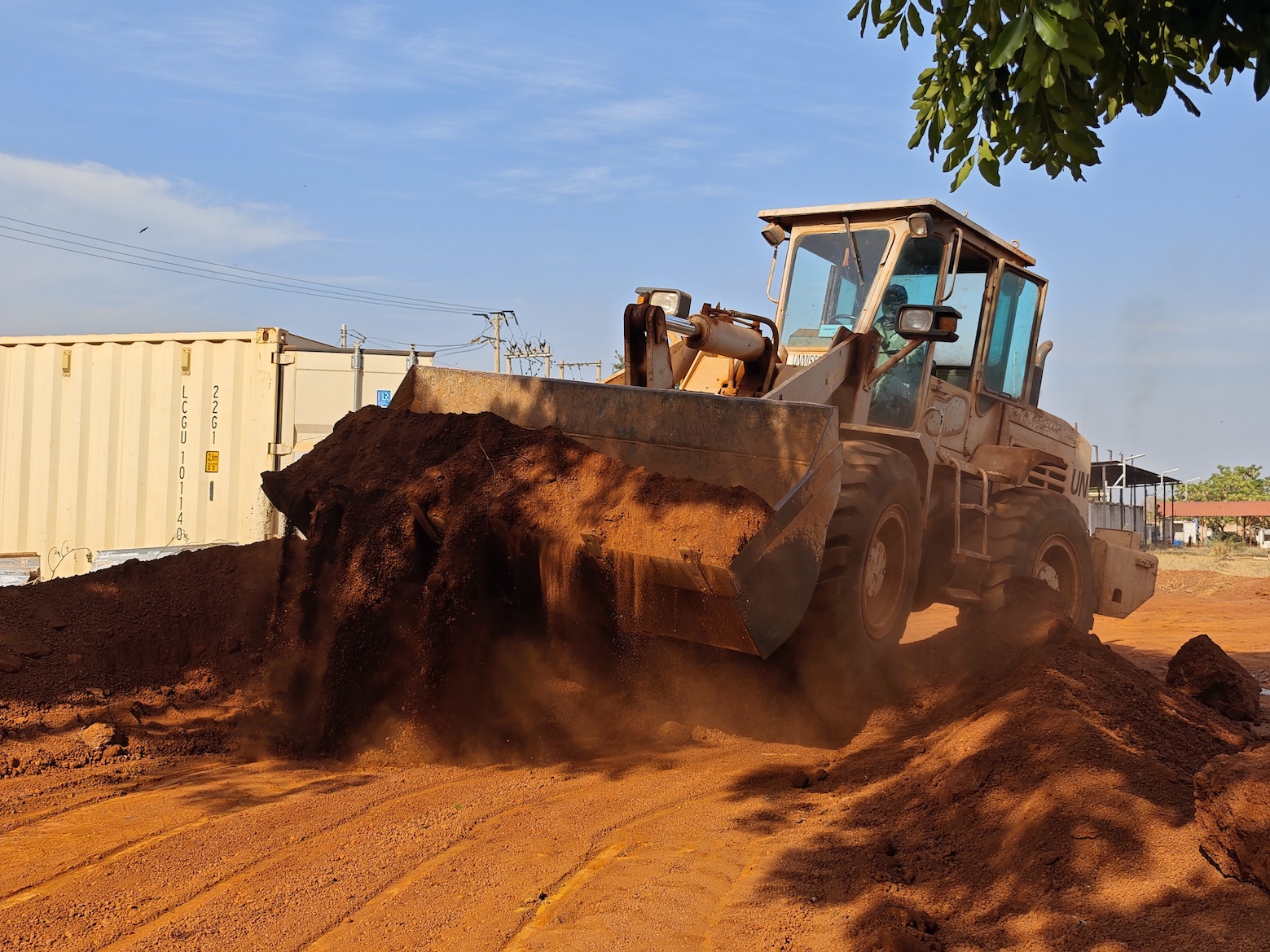 中国赴南苏丹（瓦乌）维和工兵分队高标准完成瓦乌机场基础设施建设任务(图1)